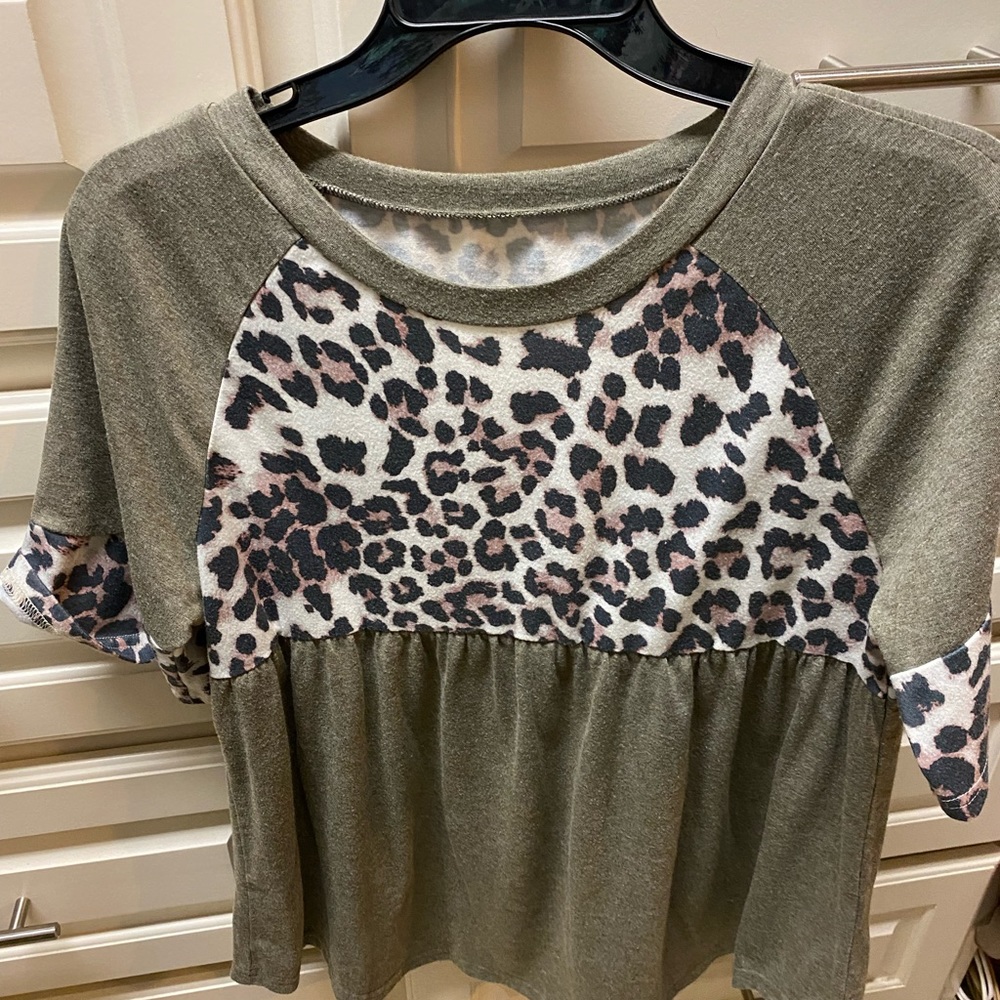Comfortable Animal print blouse size small dark khaki in color